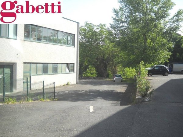 locale commerciale in vendita a Colle di Val d'Elsa
