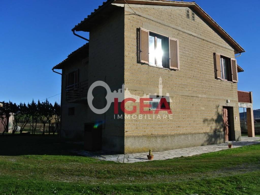 casa indipendente in vendita a Colle di Val d'Elsa