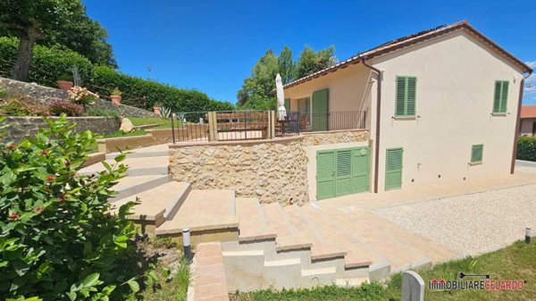 casa indipendente in vendita a Colle di Val d'Elsa