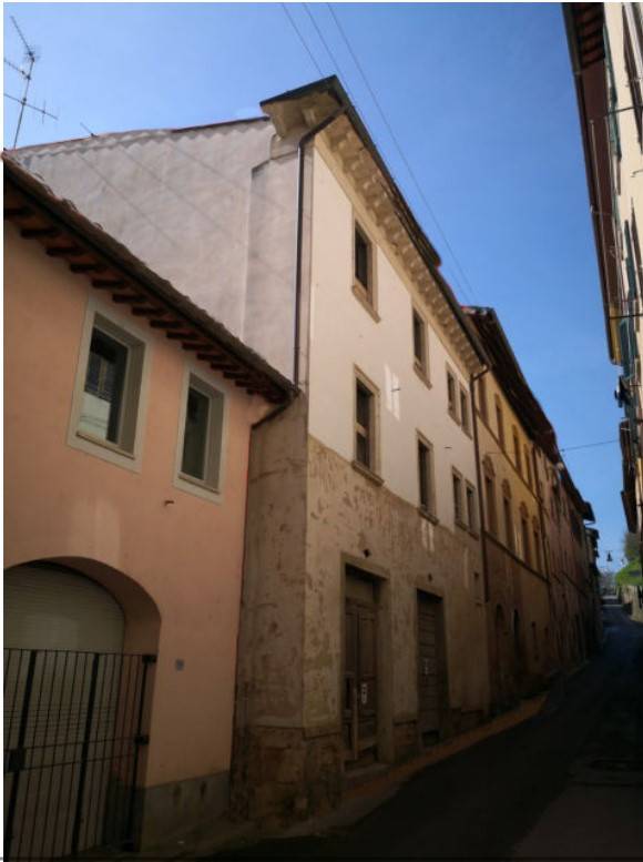 locale di sgombero in vendita a Colle di Val d'Elsa