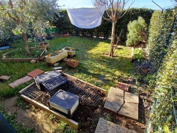 casa indipendente a Colle di Val d'Elsa in zona Montecchio / Borgatello