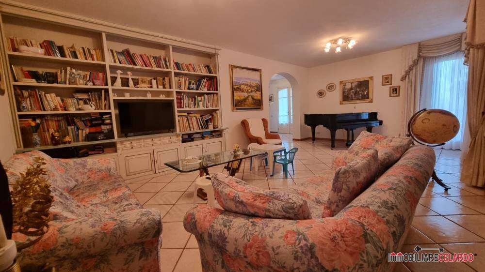 casa indipendente in vendita a Colle di Val d'Elsa in zona Le grazie