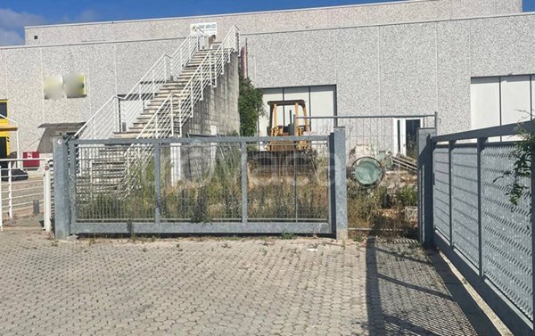 negozio in vendita a Colle di Val d'Elsa