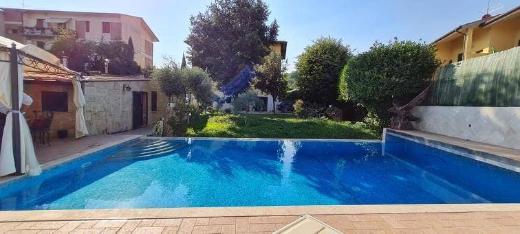 casa indipendente in vendita a Colle di Val d'Elsa