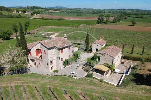 casa indipendente in vendita a Colle di Val d'Elsa