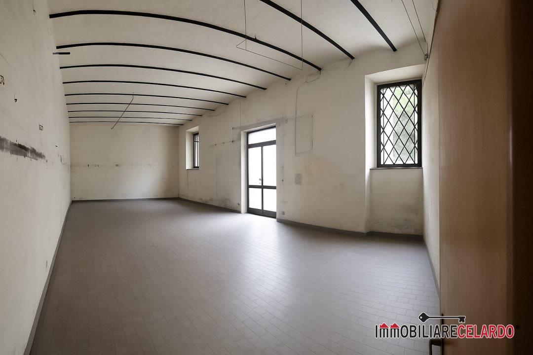 locale commerciale in vendita a Colle di Val d'Elsa