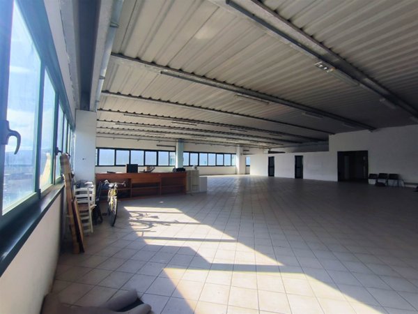 locale di sgombero in vendita a Colle di Val d'Elsa