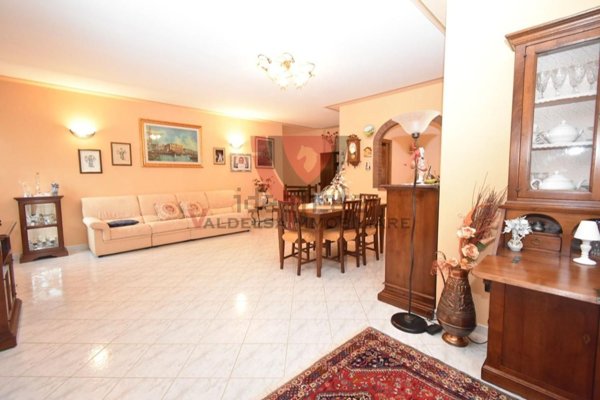casa indipendente in vendita a Colle di Val d'Elsa