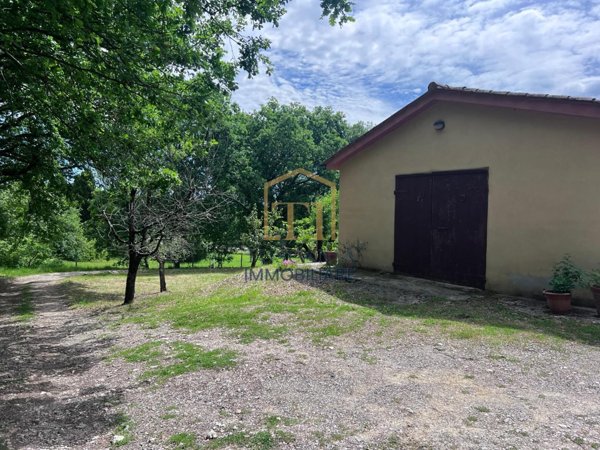 locale di sgombero in vendita a Colle di Val d'Elsa