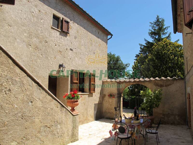 casa indipendente in vendita a Colle di Val d'Elsa