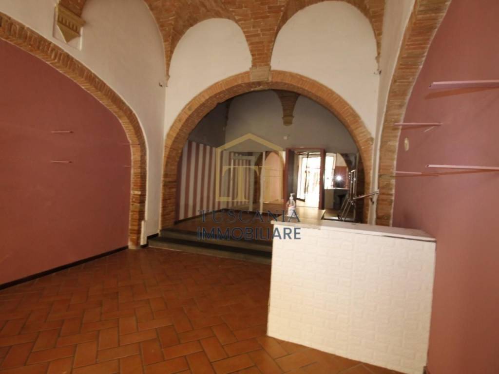 negozio in vendita a Colle di Val d'Elsa