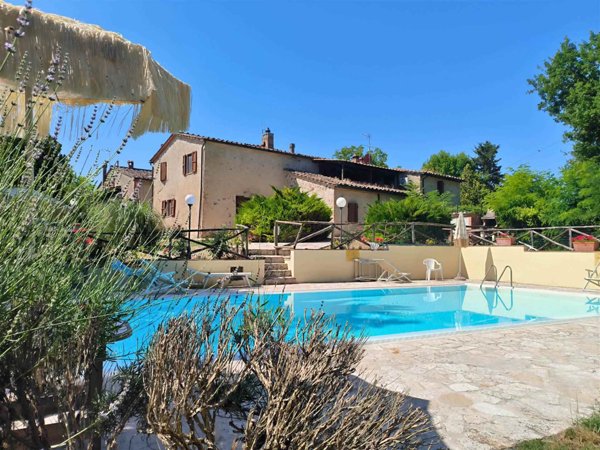 casa indipendente in vendita a Colle di Val d'Elsa