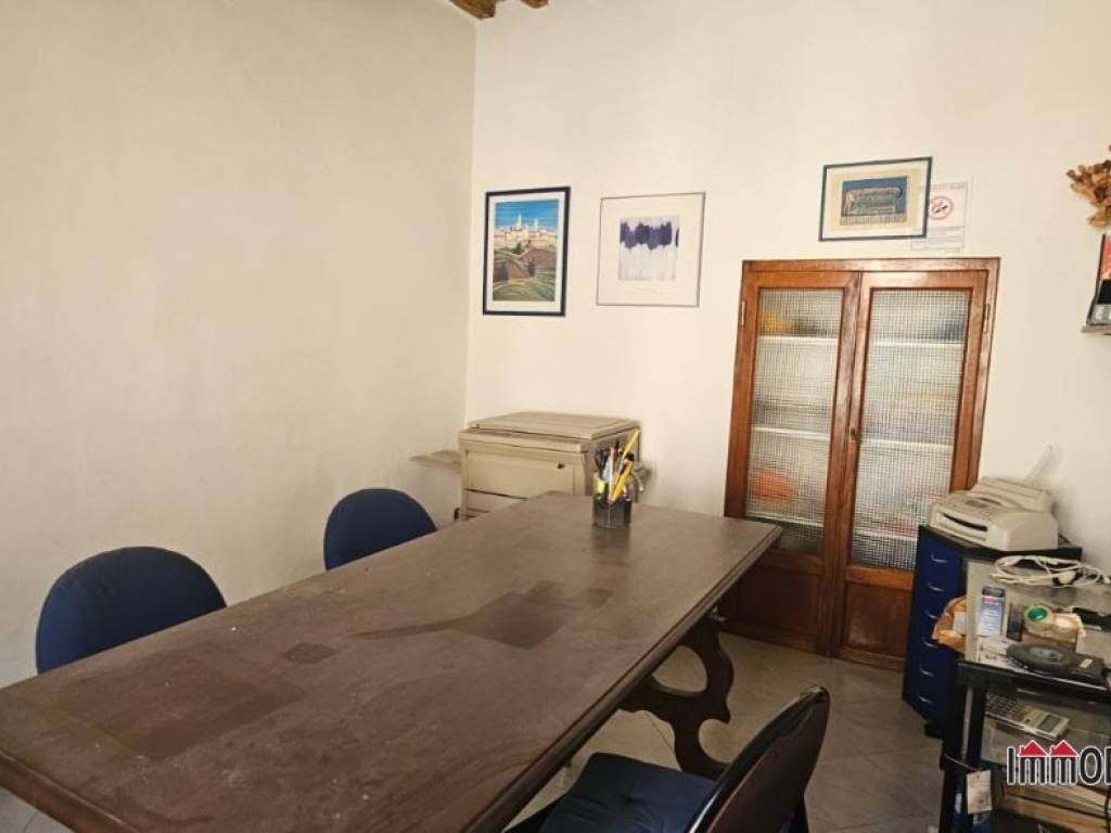 negozio in vendita a Colle di Val d'Elsa