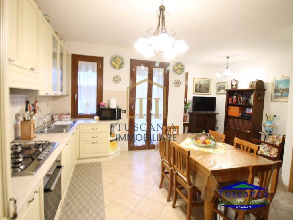 appartamento in vendita a Colle di Val d'Elsa