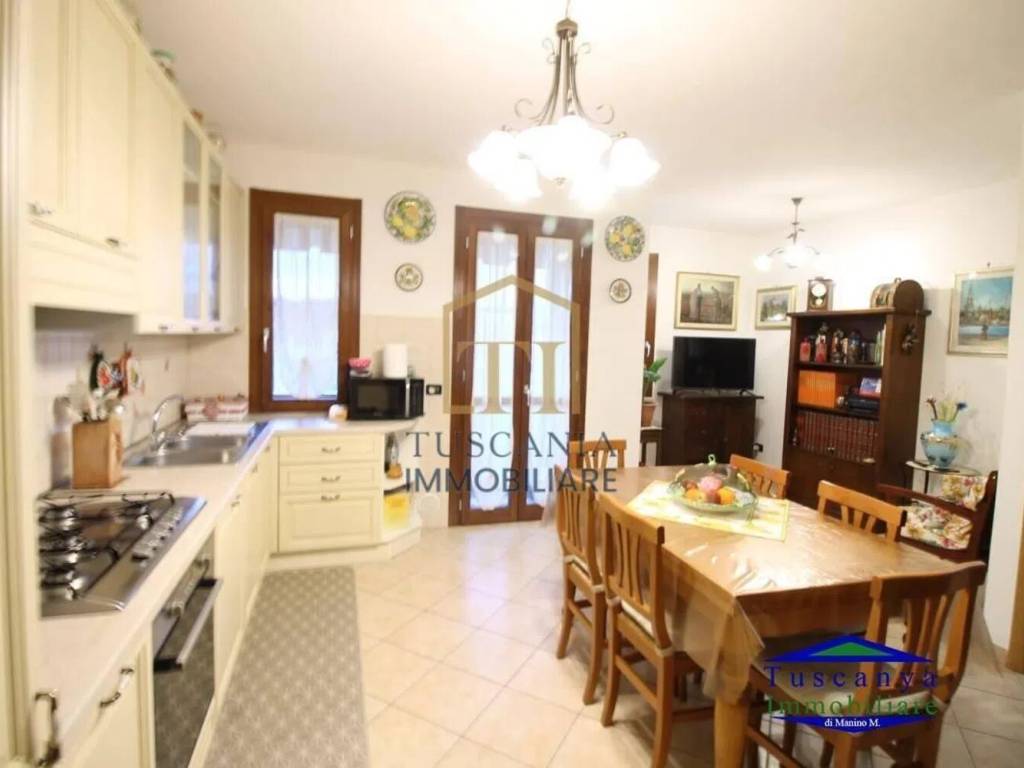 appartamento in vendita a Colle di Val d'Elsa