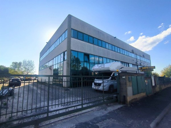 capannone in vendita a Colle di Val d'Elsa