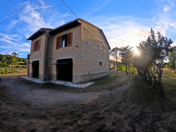 casa indipendente in vendita a Colle di Val d'Elsa