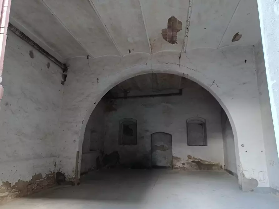 locale di sgombero in vendita a Colle di Val d'Elsa