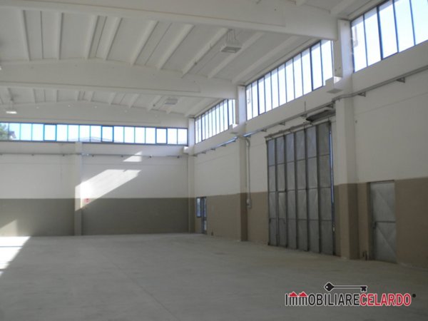 capannone in vendita a Colle di Val d'Elsa