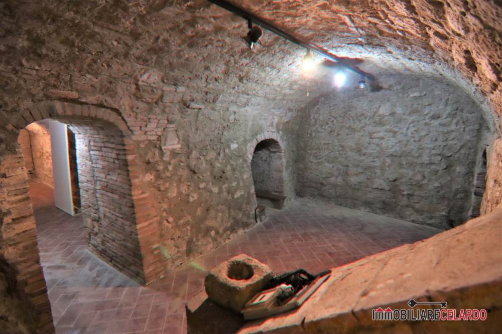 negozio in vendita a Colle di Val d'Elsa