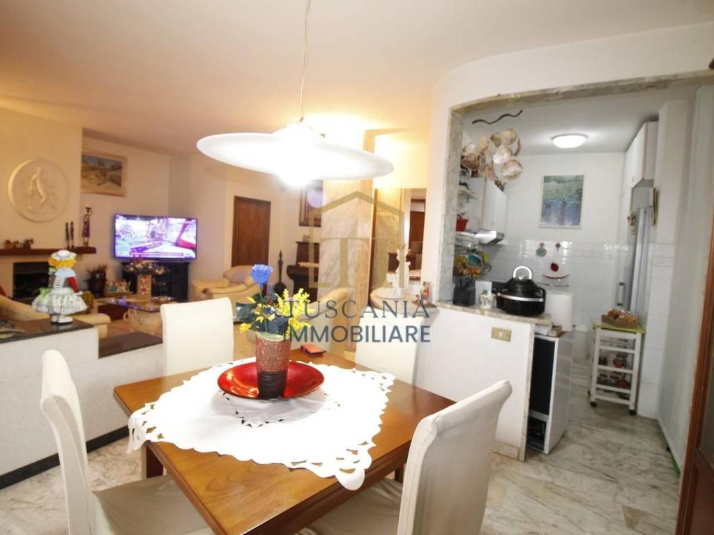 appartamento in vendita a Colle di Val d'Elsa