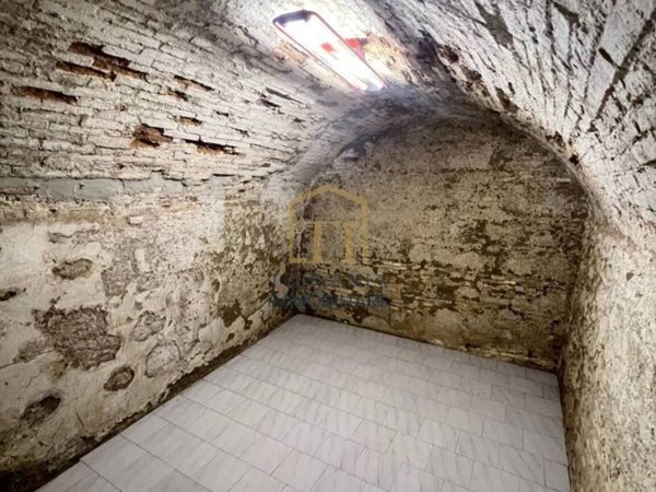 locale di sgombero in vendita a Colle di Val d'Elsa