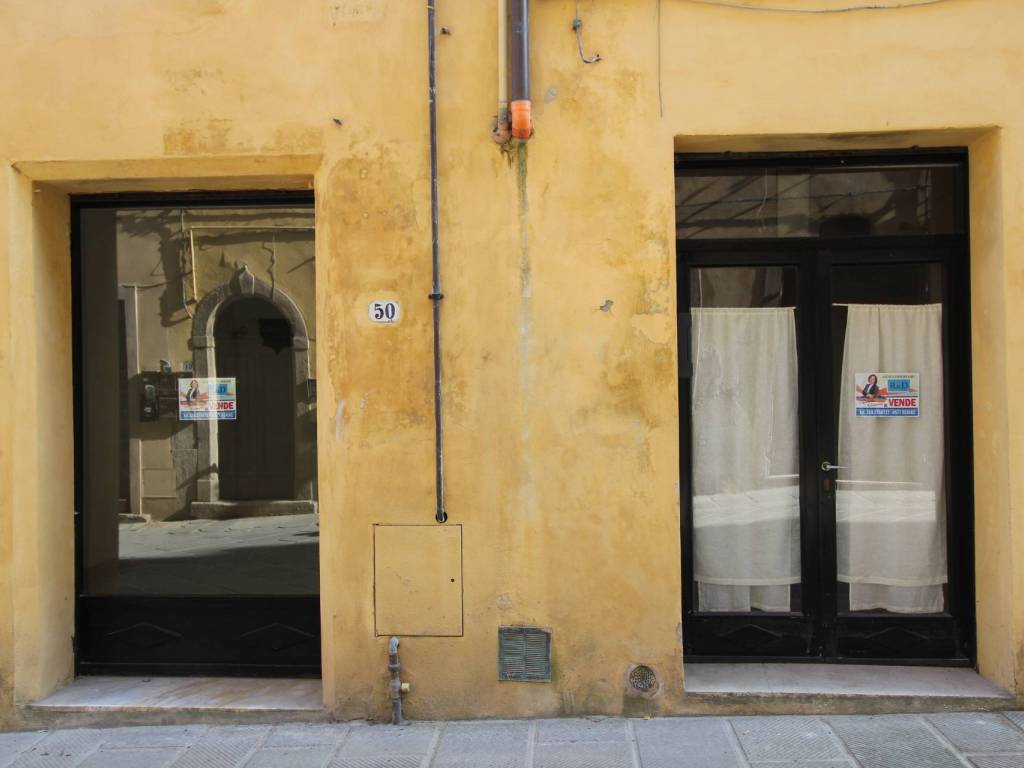 negozio in vendita a Colle di Val d'Elsa