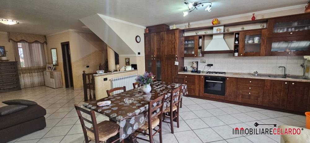 casa indipendente in vendita a Colle di Val d'Elsa