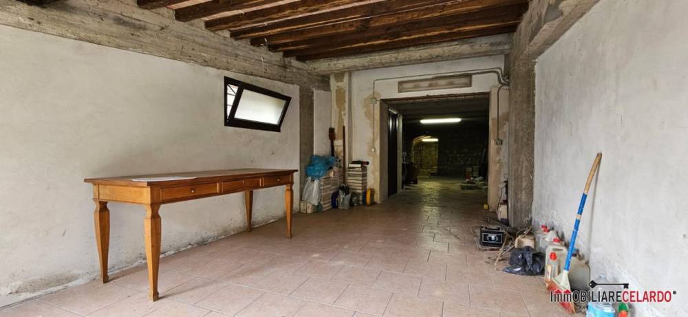 locale di sgombero in vendita a Colle di Val d'Elsa