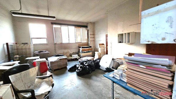 locale di sgombero in vendita a Colle di Val d'Elsa