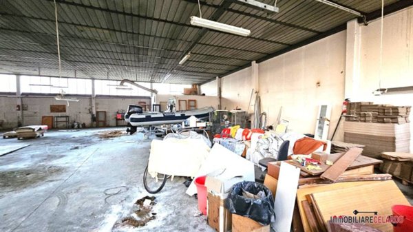 locale di sgombero in vendita a Colle di Val d'Elsa in zona Selvamaggio