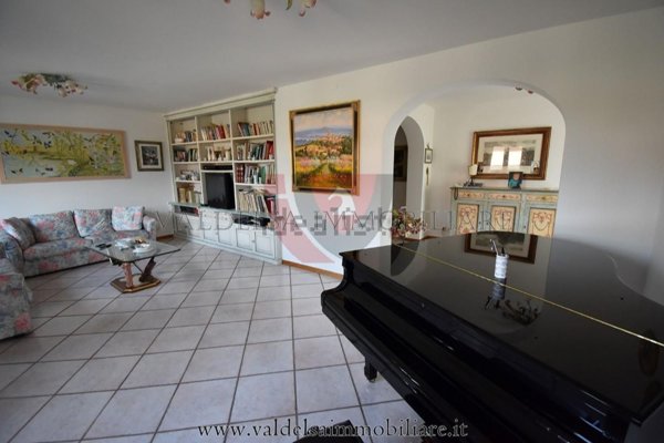 casa indipendente a Colle di Val d'Elsa in zona Montecchio / Borgatello