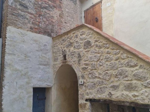 casa indipendente a Colle di Val d'Elsa in zona Montecchio / Borgatello