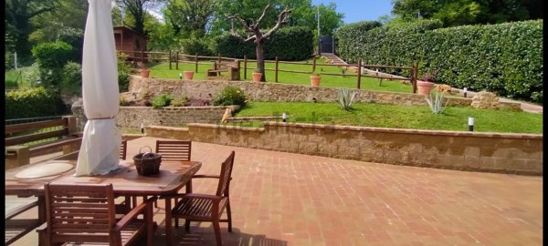 casa indipendente in vendita a Colle di Val d'Elsa