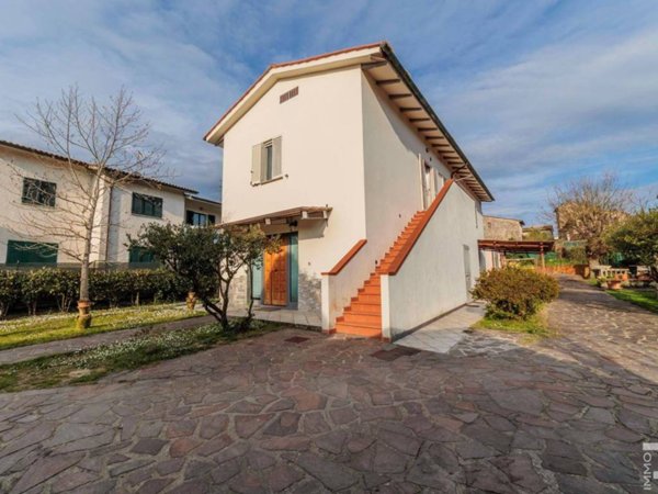 casa indipendente in vendita a Colle di Val d'Elsa