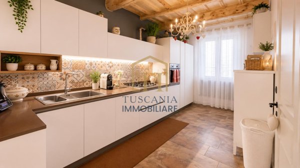 casa indipendente in vendita a Colle di Val d'Elsa