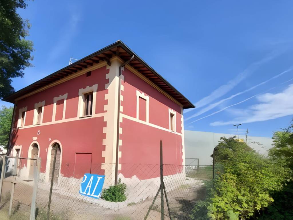ufficio in vendita a Colle di Val d'Elsa
