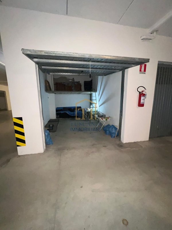 box auto in vendita a Colle di Val d'Elsa