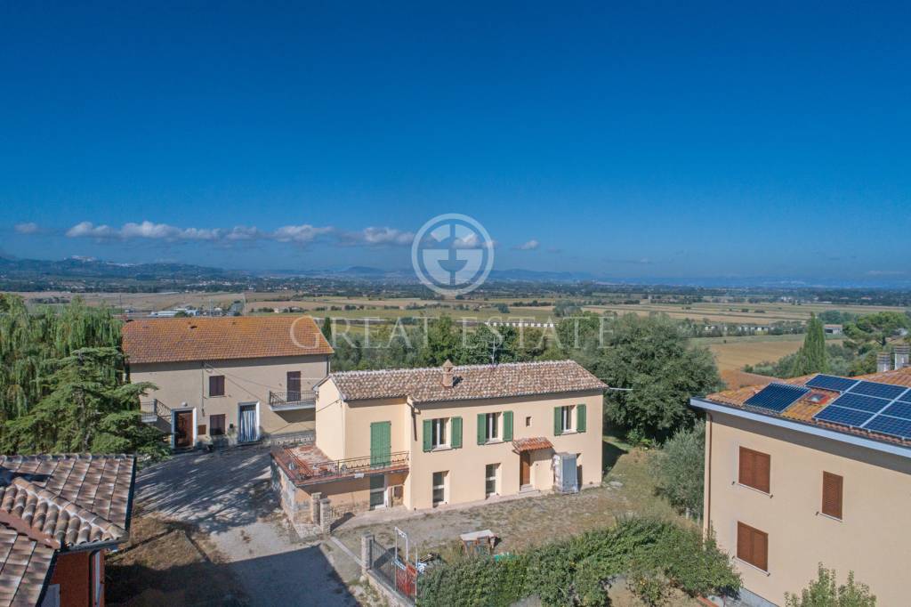 casa indipendente in vendita a Montepulciano in zona Valiano