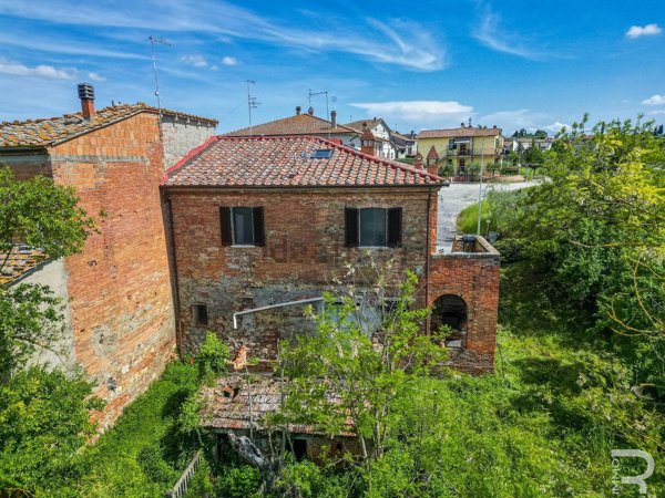 pentavano in vendita a Montepulciano