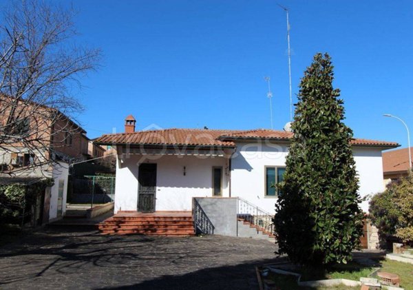 casa indipendente in vendita a Montepulciano in zona Acquaviva