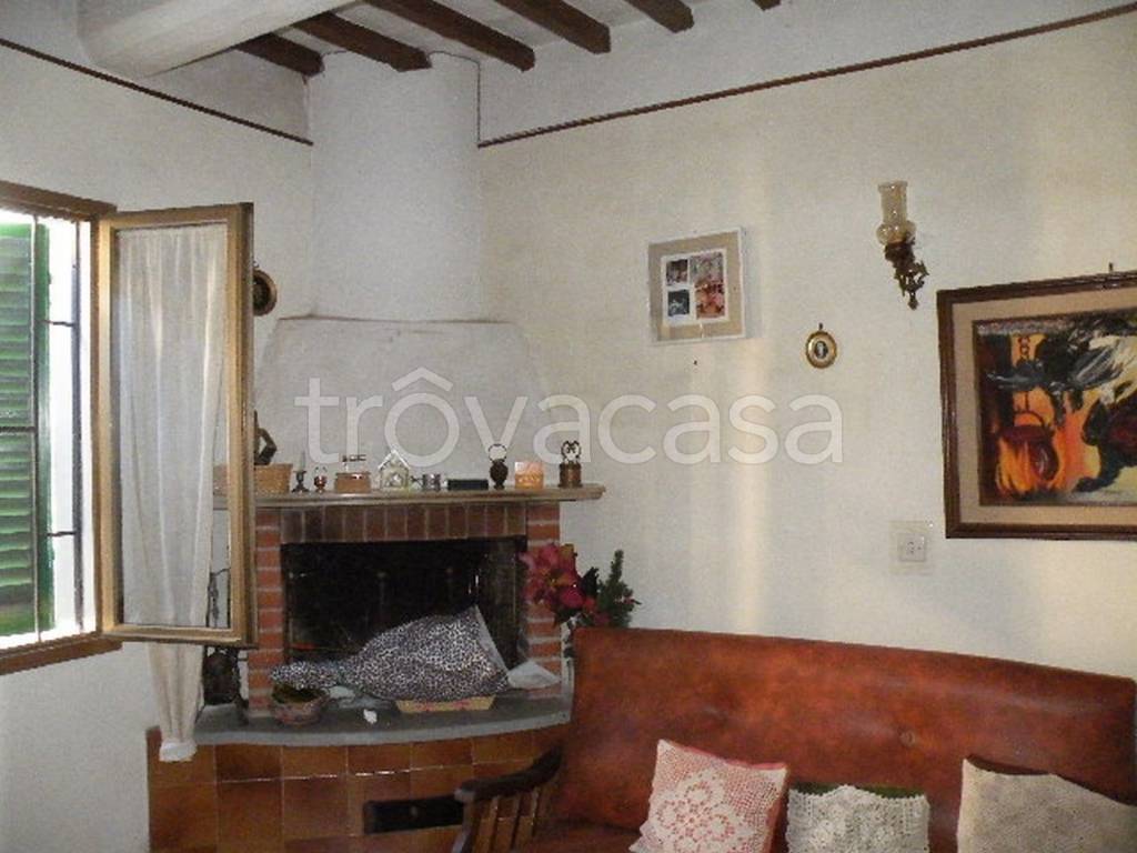 casa indipendente in vendita a Montepulciano in zona Valiano