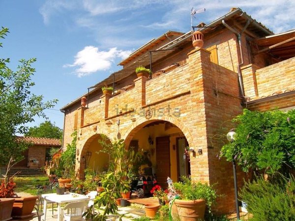 casa indipendente in vendita a Montepulciano in zona Tre Berte