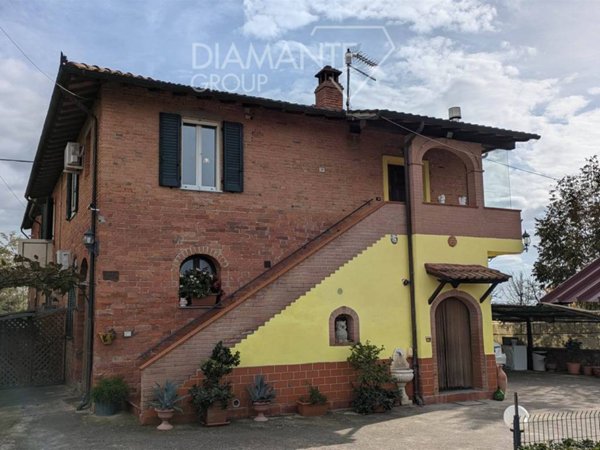 casa indipendente in vendita a Montepulciano in zona Acquaviva