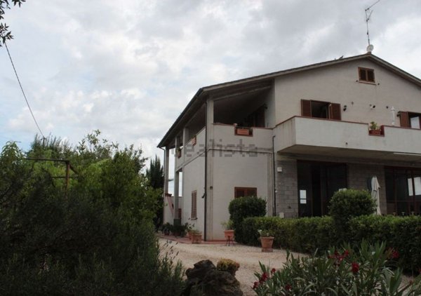 casa indipendente in vendita a Montepulciano in zona Tre Berte
