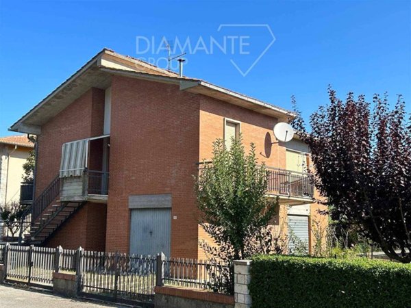casa semindipendente in vendita a Montepulciano in zona Montepulciano Stazione