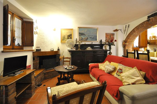 casa indipendente in vendita a Montepulciano in zona Valiano