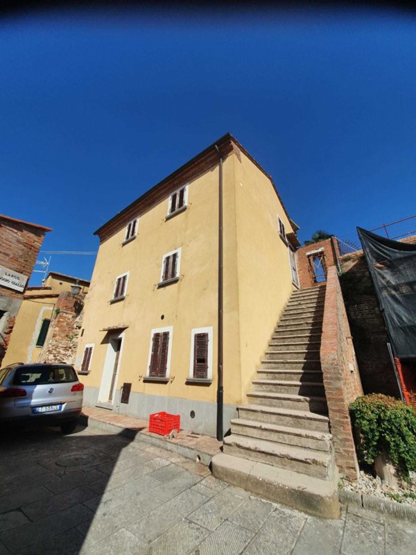 casa indipendente in vendita a Montepulciano in zona Valiano