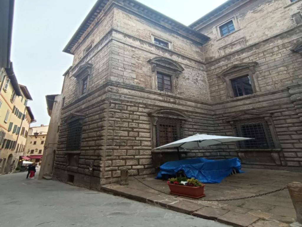locale di sgombero in vendita a Montepulciano