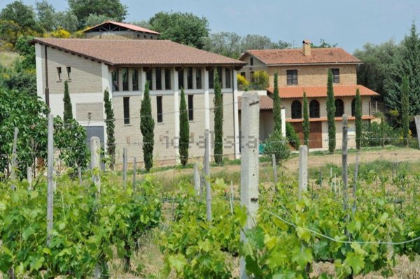locale di sgombero in vendita a Montepulciano
